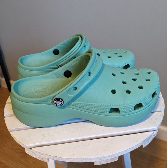 Crocs Seafoam Green Platform Clogs, size 10 - Picture 3 of 6